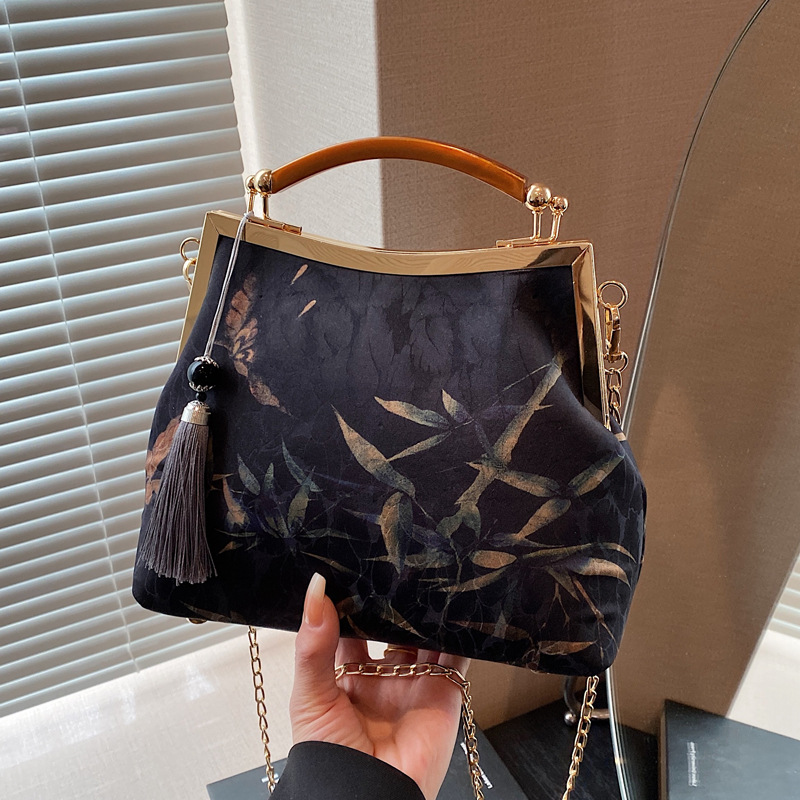 Women Bags In Trend - Bolso de mano de tendencia para